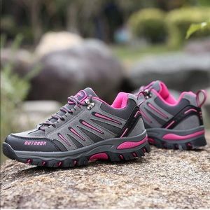 Pink and gray women’s hiking tennis shoes anti-slip lightweight breathable